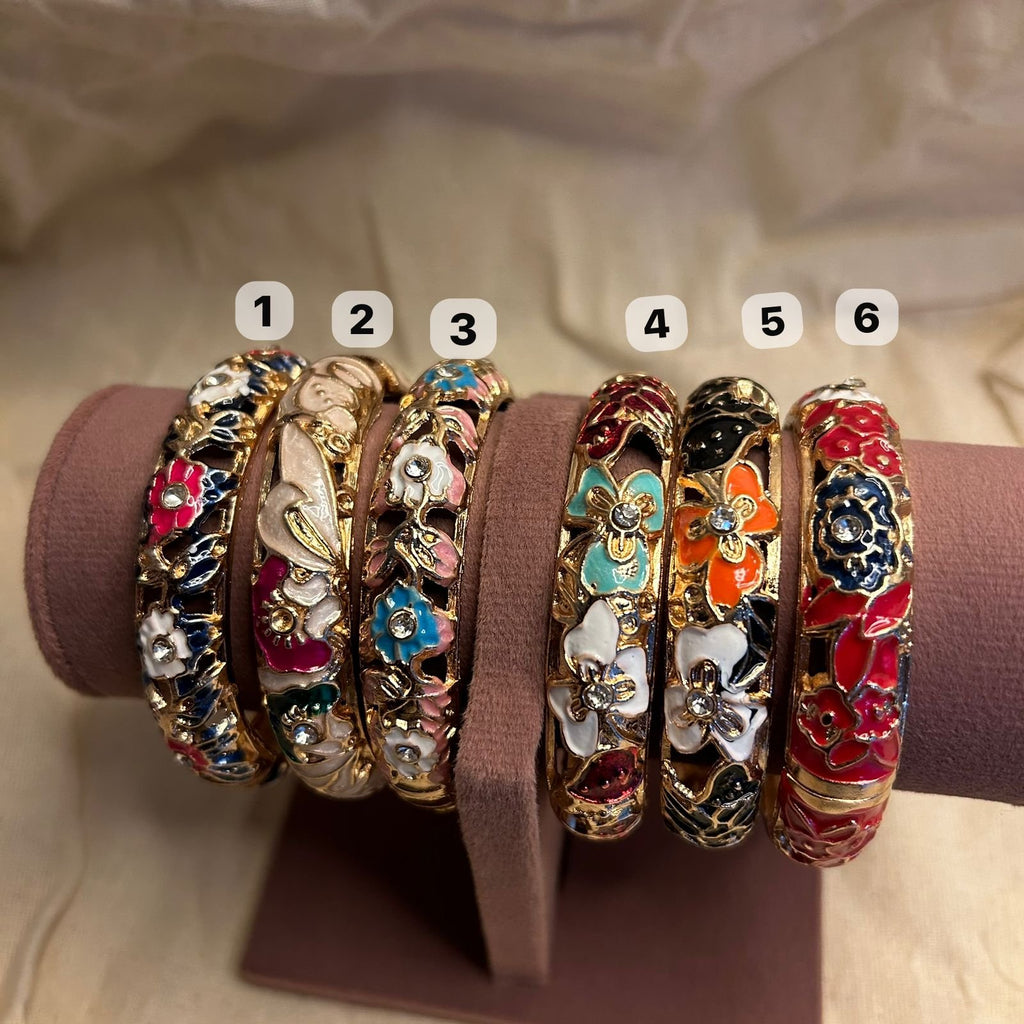 Webbed design bangles