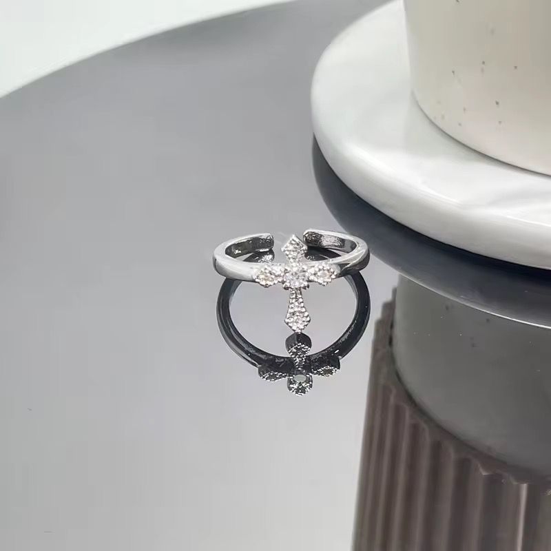 Simple Cross Ring